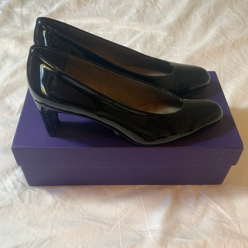 Stuart Weitzman CHICPUMP Black Patent Pumps Size 7